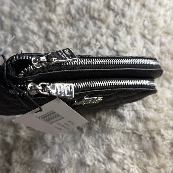 Steve Madden Black Quilted Clutch/Wristlet - Picture 4 of 11